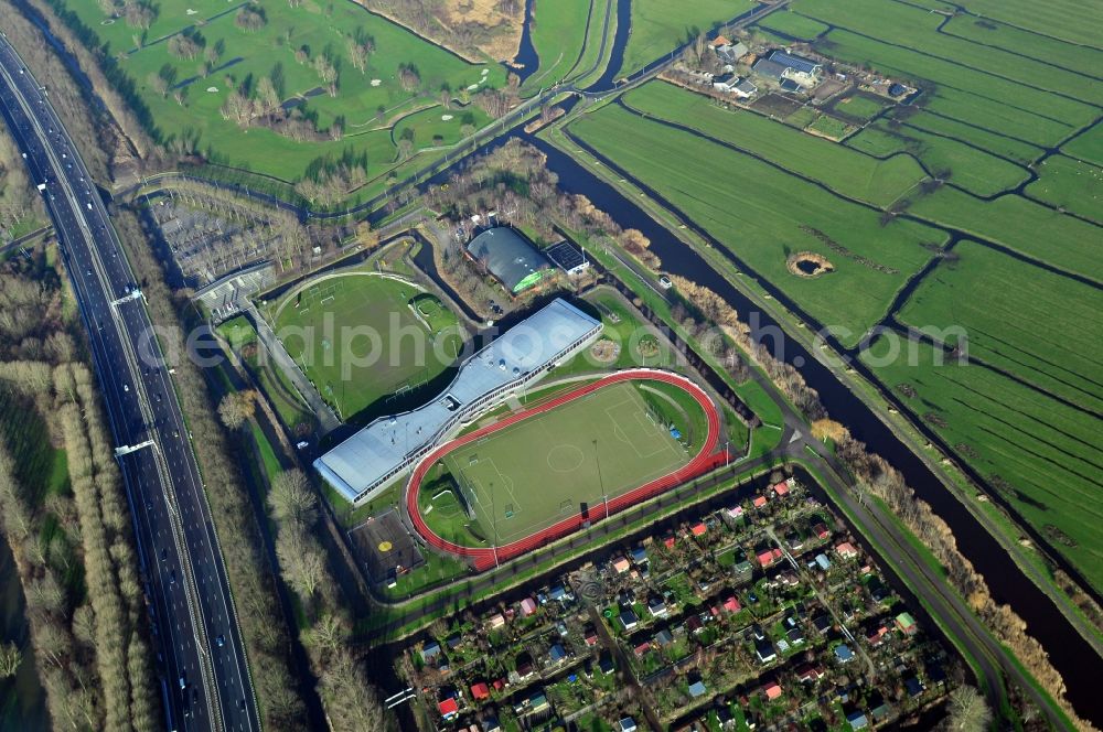 Aerial photograph Amsterdam - Partial View of Amsterdam North with views of the Sportpark de Weeren, the Tuinpark Buikslotermeer and the ring road north in the province of North Holland in the Netherlands