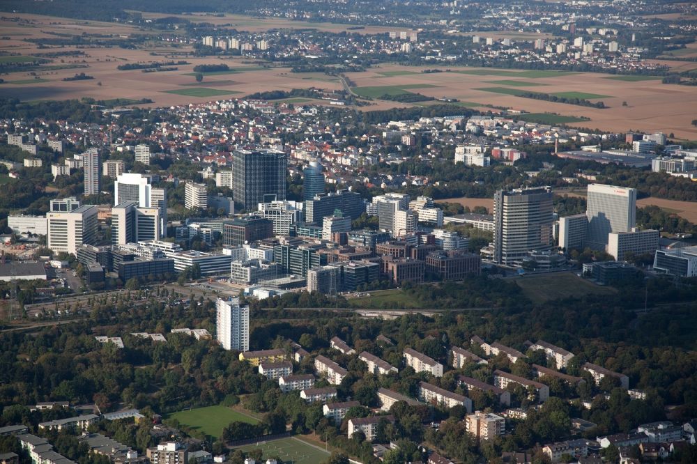 Aerial photograph Eschborn - Partial view of the city Eschborn in the state of Hesse. The main focus here is on wholesale and retail companies such as Vodafone D2, Deutsche Bank, Deutsche Leasing, VR Leasing, Siemens, Deutsche Telekom, Ernst & Young, IBM and Randstad Germany
