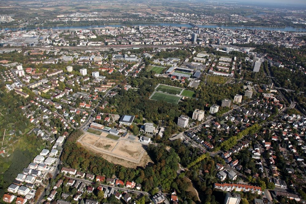 Aerial image Mainz - View of the Hartenberg-Muenchfeld district of Mainz in the state of Rhineland-Palatinate. The Northern district is home to several important buildings and institutions of Mainz - such as the stadium of Mainz 05, the state broadcasting house or the Binger Schlag area - and includes several residential areas and estates. The construction site of sports facilities of the DJK sports club is located in the foreground