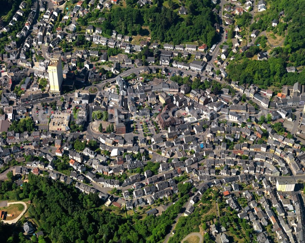 Idar-Oberstein from the bird's eye view: Town centre of Idar-Oberstein in the state Rhineland-Palatinate. The large town is located in the county district of Birkenfeld and consists of three old parts - like Idar - and several incorporated villages. Idar-Oberstein is located on the Southern edge of the Hunsrueck region on both sides of the river Nahe