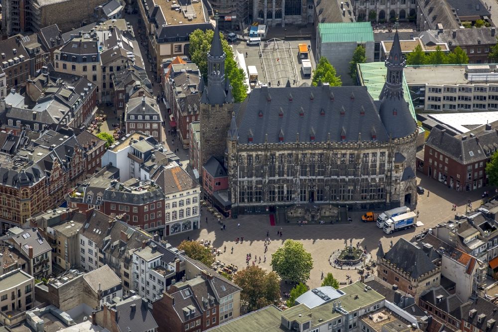 Aerial image Aachen - Historic city centre of Aachen in the state of North Rhine-Westphalia. Aachen is a spa town, diocesan town and the western-most major city of Germany. The historic city centre is located in the Mitte part of the city and includes several landmarks such as Aachen Cathedral, the Treasury and the city hall