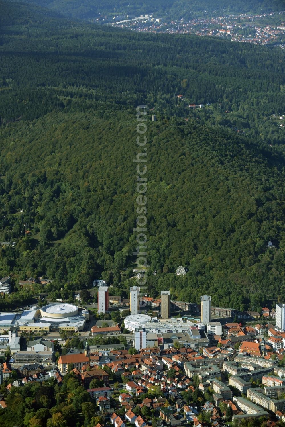 Aerial photograph Suhl - View of the town centre of Suhl in the state of Thuringia. The background shows Lauterbogen Center and the Congress Center of Suhl. Forest and hills of the Adlersberg Mountains are located in the background