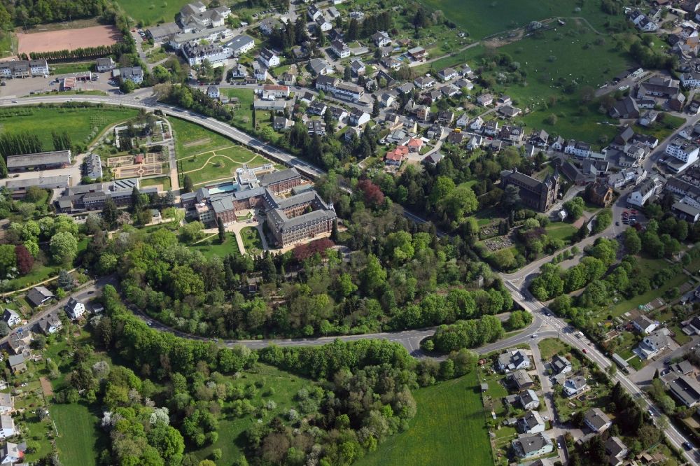 Aerial image Koblenz OT Arenberg - City view of the district of Koblenz - Arenberg in the state of Rhineland-Palatinate. Located in the city is the building of the monastery Arenberg, a health, wellness and care - hospital, which is part of the UNESCO - World Heritage Upper Middle Rhine Valley