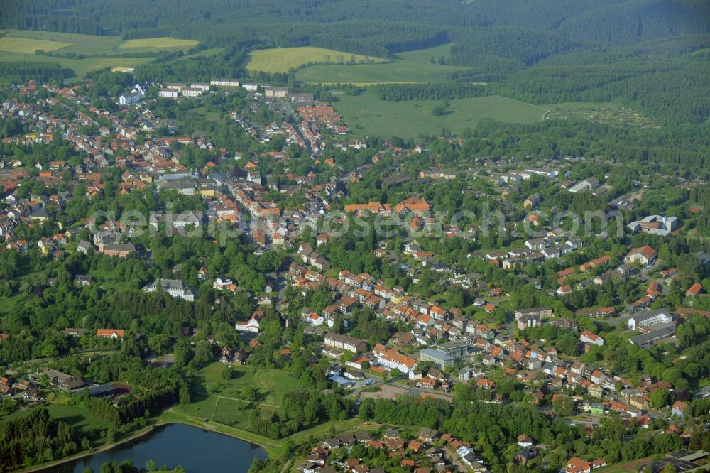 Aerial photograph Clausthal-Zellerfeld - View of the Southwest of the town of Clausthal-Zellerfeld in the state of Lower Saxony. The mountain and university town is an official spa resort in the county district of Goslar. The town is the location of the Technical University of Clausthal. A residential area is located in its Southwest. View along Adolph-Roemer-Strasse