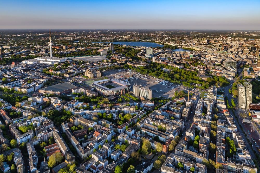Aerial image Hamburg - View of the neighborhood of St.Pauli with business and office buildings and towers in the North of Reeperbahn in Hamburg in Germany