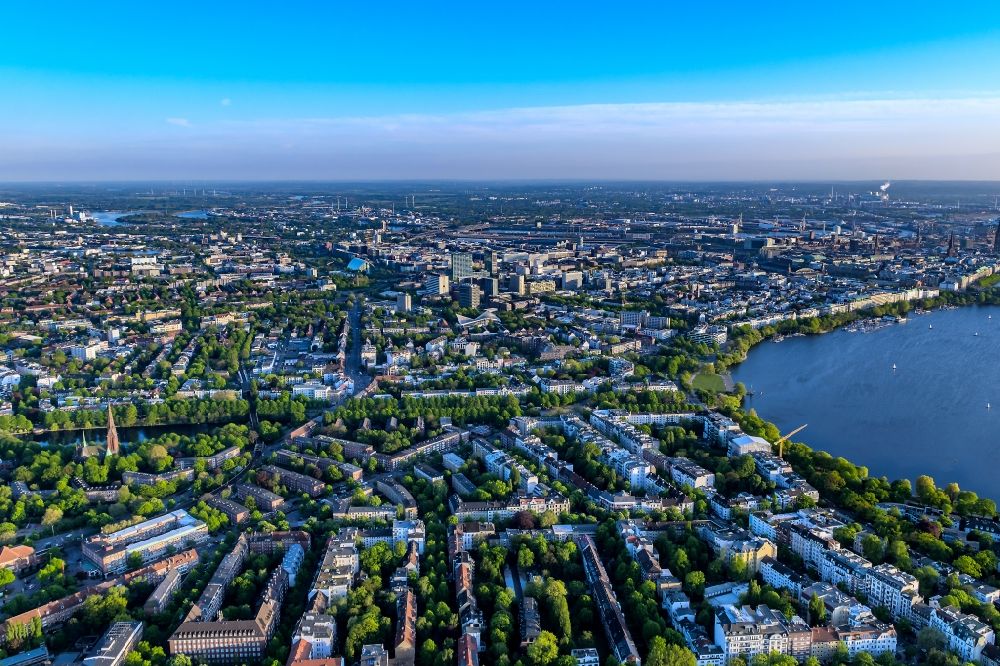 Aerial image Hamburg - View of the Uhlenhorst part on the Eastern riverbank of the Aussenalster in the Hanseatic city of Hamburg in Germany