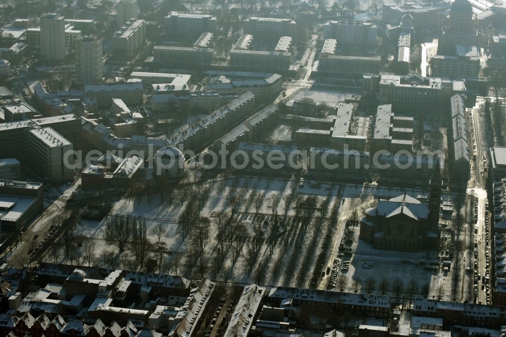 Aerial photograph Potsdam - View of the snow-covered surrounding area of Bassinplatz Square in the town centre of Potsdam in the state of Brandenburg. Saint Peter and Paul church is located on the Western end of the square, surrounded by historic buildings