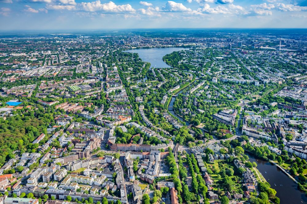 Aerial photograph Hamburg - View of the Winterhude part on the Eastern riverbank of the Aussenalster in the Hanseatic city on place Winterhuder Marktplatz of Hamburg in Germany