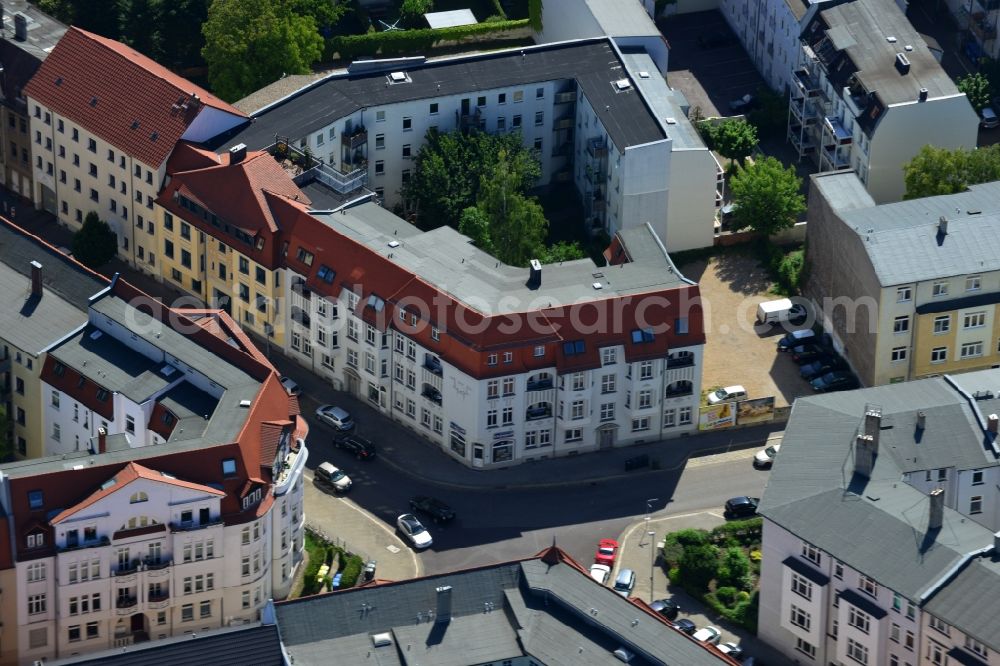 Aerial photograph Magdeburg - View of a residential area in the West of the historic town centre of Magdeburg in the state Saxony-Anhalt. Historic and newer multi family buildings and apartment buildings are located around a square where Lessingstrasse and Wilhelm-Kobelt-Strasse meet
