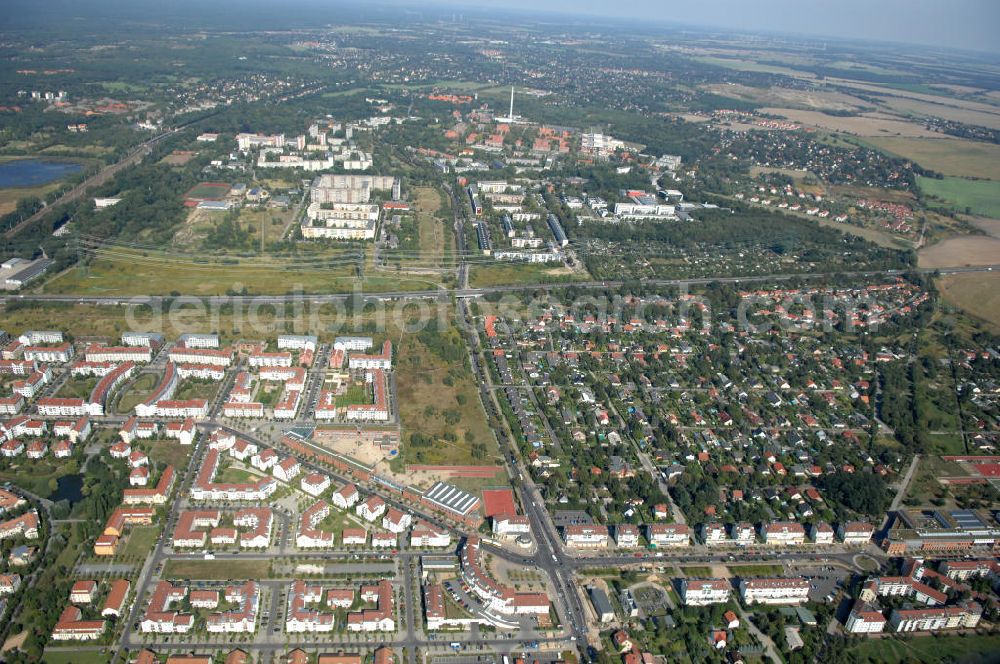 Aerial image Berlin - Blick von Karow-Nord entlang der Wohngebiete an der Bucher Chaussee / Karower Chaussee über die Autobahn A10 / E65 in Richtung Buch-Süd.