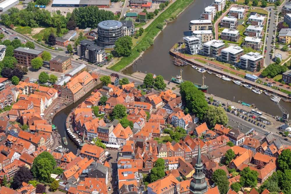 Stade from above - City center in the city center area Alter Fischmarkt and Spiegelberg in Stade in the state Lower Saxony