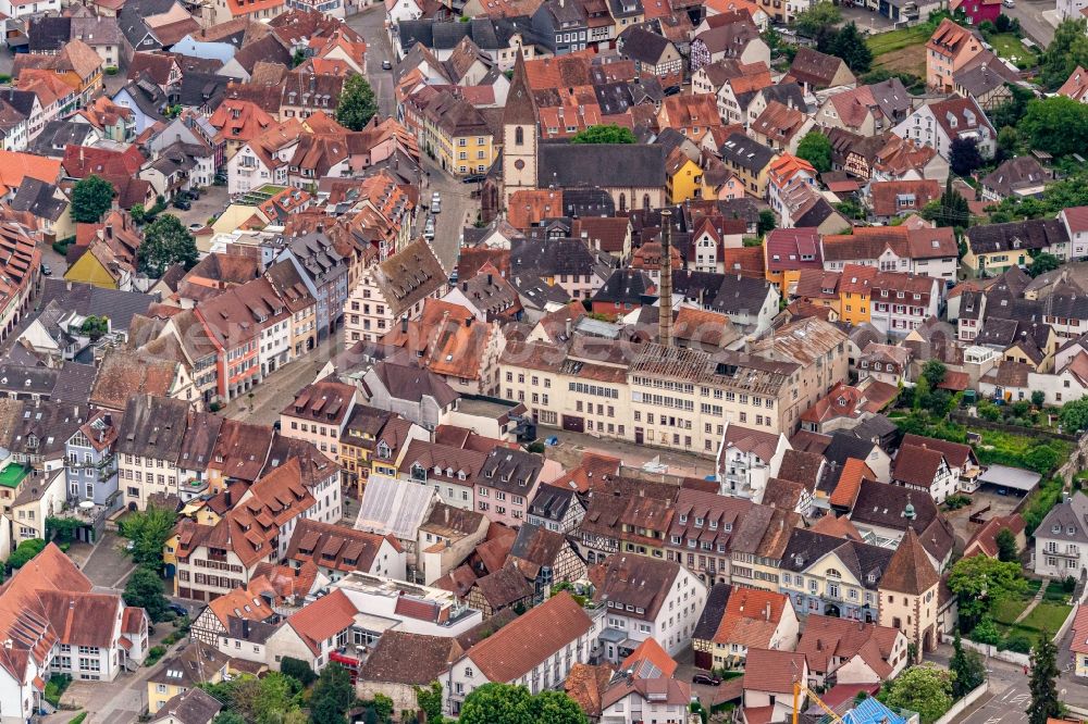 Endingen am Kaiserstuhl from the bird's eye view: The city center in the downtown area with alter Lederfabrik in Endingen am Kaiserstuhl in the state Baden-Wuerttemberg, Germany