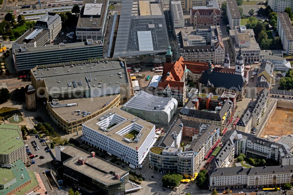 Aerial image Chemnitz - City center in the inner city area with the old town hall and church St. Jakobi on the street Markt in the district Zentrum in Chemnitz in the state Saxony, Germany