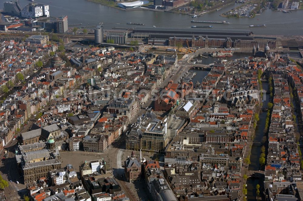 Aerial photograph Amsterdam - The city center in the downtown area in Amsterdam in Noord-Holland, Netherlands
