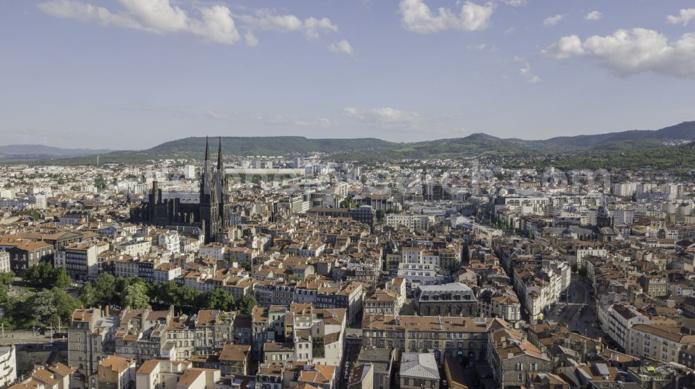 Aerial photograph Clermont-Ferrand - The city center in the downtown area on street Rue Gaultier de Biauzat in Clermont-Ferrand in Auvergne-Rhone-Alpes, France
