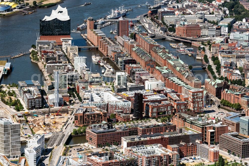 Hamburg from the bird's eye view: City center in the downtown area on the banks of river course of Elbe on the Hafencity in Hamburg