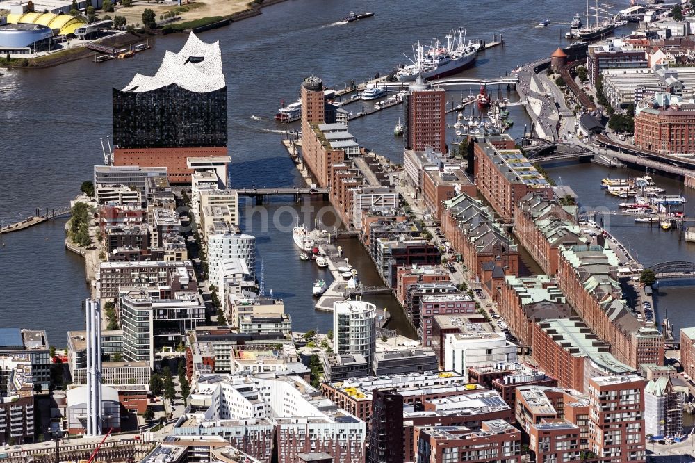 Hamburg from the bird's eye view: City center in the downtown area on the banks of river course of Elbe on the Hafencity in Hamburg