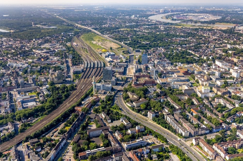 Aerial image Duisburg - The city center in the downtown area am Hauptbahnhof along the BAB A59 in the district Dellviertel in Duisburg at Ruhrgebiet in the state North Rhine-Westphalia, Germany