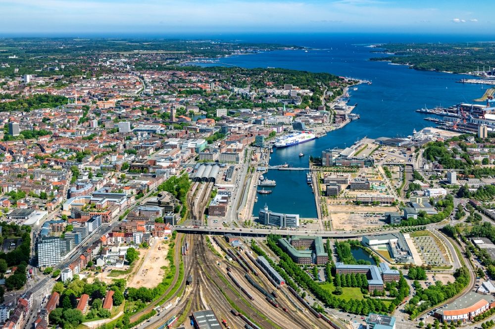 Aerial image Kiel - The city center in the downtown area in Kiel in the state Schleswig-Holstein, Germany