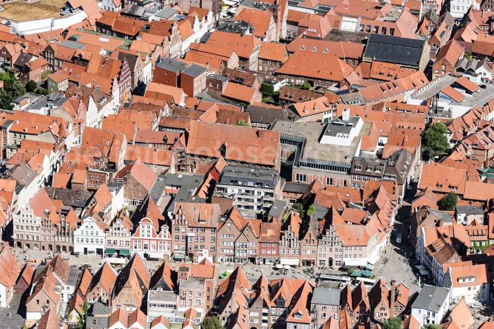Lüneburg from the bird's eye view: The city center in the downtown area in Lueneburg in the state Lower Saxony, Germany