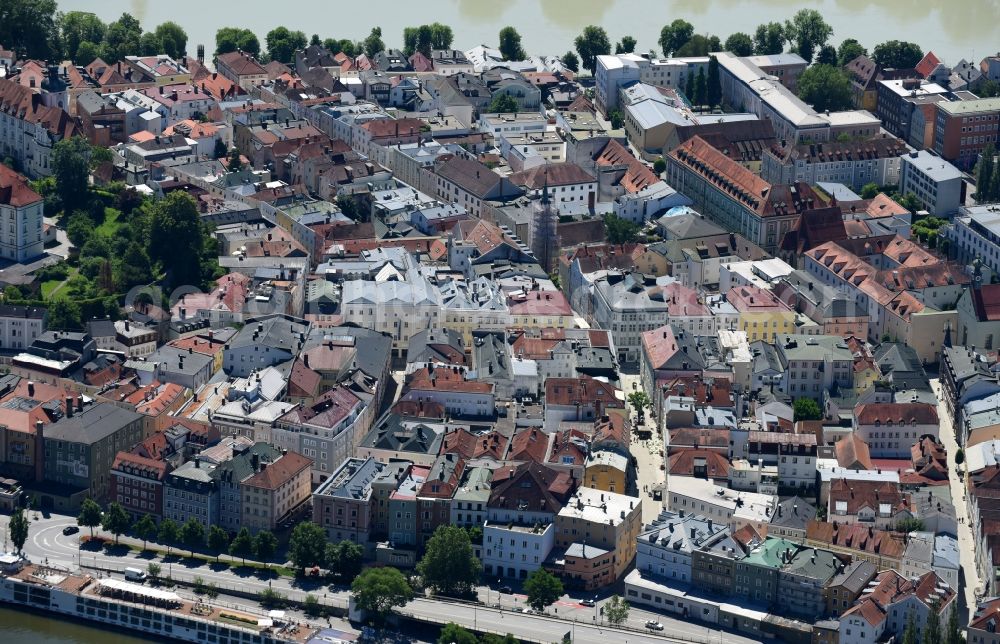 Passau from the bird's eye view: The city center in the downtown area in the district Neumarkt in Passau in the state Bavaria, Germany