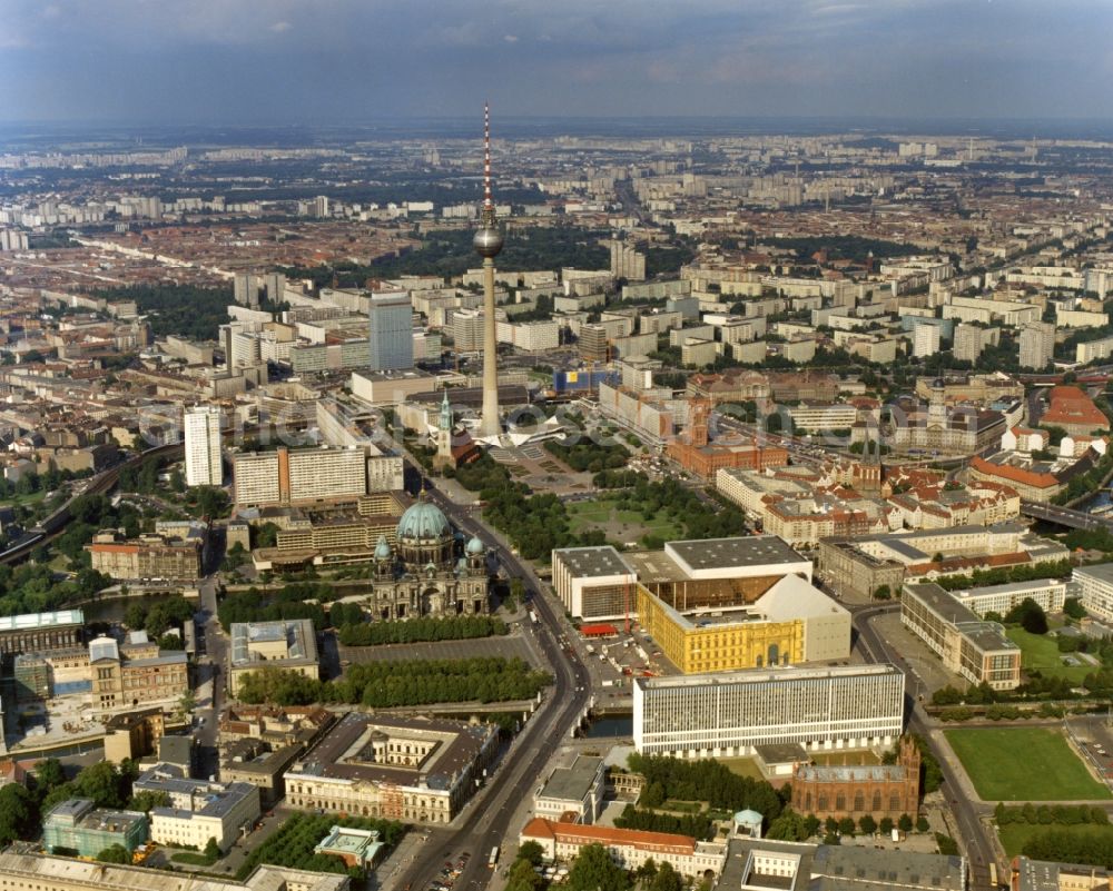 Aerial image Berlin - The city center in the downtown area on Schlossplatz in the district Mitte in Berlin, Germany