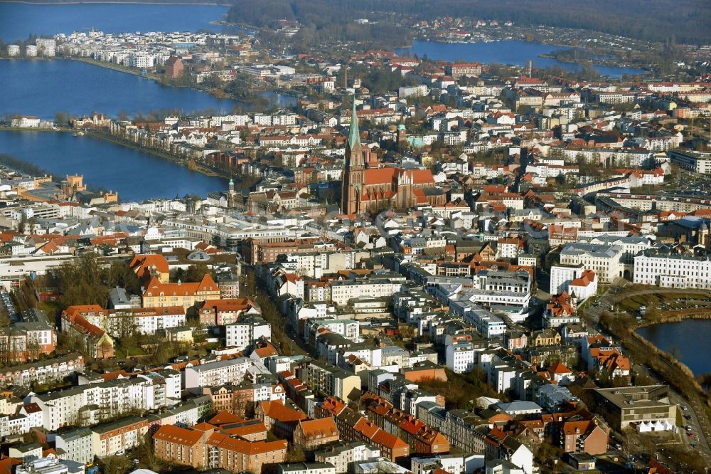 Schwerin from the bird's eye view: The city center in the downtown area in Schwerin in the state Mecklenburg - Western Pomerania, Germany