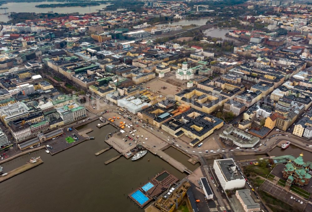 Aerial photograph Helsinki - City center in the city center on the beach shore Suedhafen in Helsinki in Uusimaa, Finland