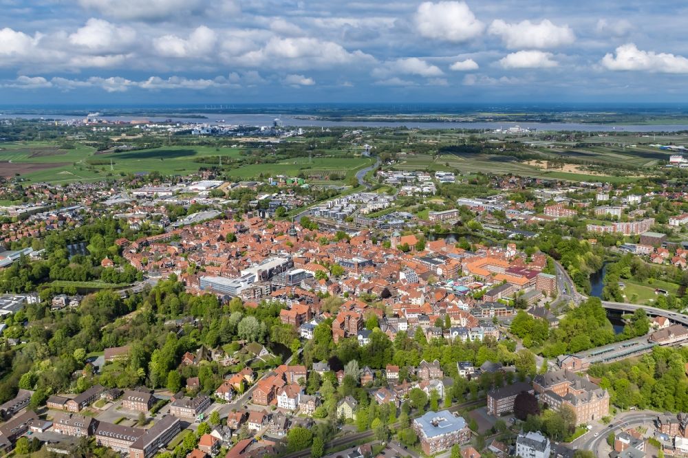 Stade from the bird's eye view: The city center in the downtown area in Stade in the state Lower Saxony