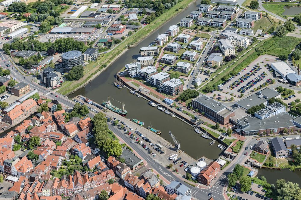 Aerial image Stade - City center in the inner city area with the city harbor and Hafencity in Stade in the state of Lower Saxony, Germany