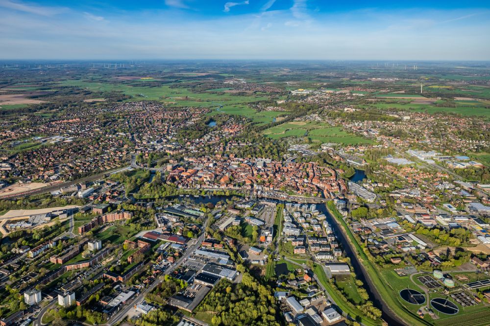 Aerial image Stade - City center in the inner city area with the city harbor and Hafencity in Stade in the state of Lower Saxony, Germany