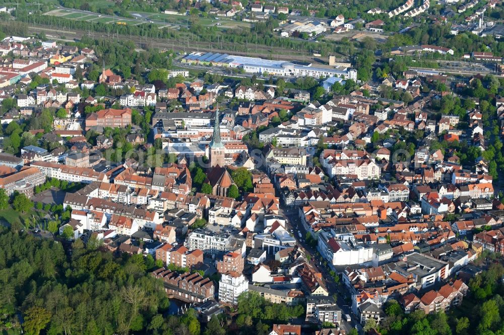 Aerial image Uelzen - The city center in the downtown area in Uelzen in the state Lower Saxony, Germany