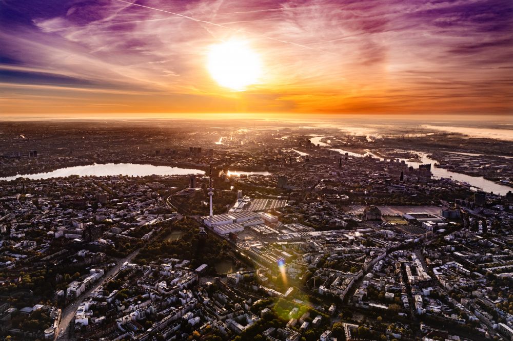 Aerial photograph Hamburg - City center in the inner city area on the banks of the Alster, at sunrise, in Hamburg, Germany