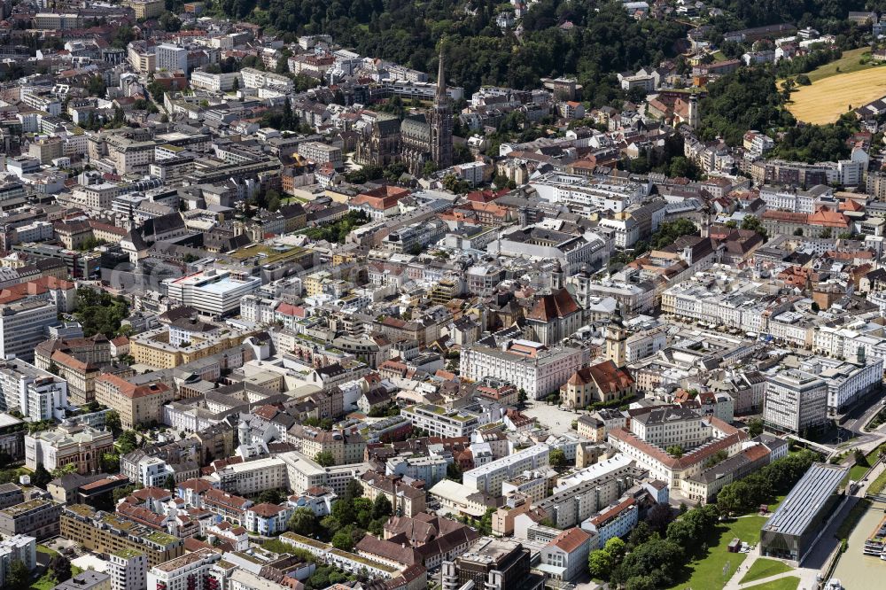 Aerial image Linz - City center in the downtown area on the banks of river course of the river Danube in Linz in Oberoesterreich, Austria