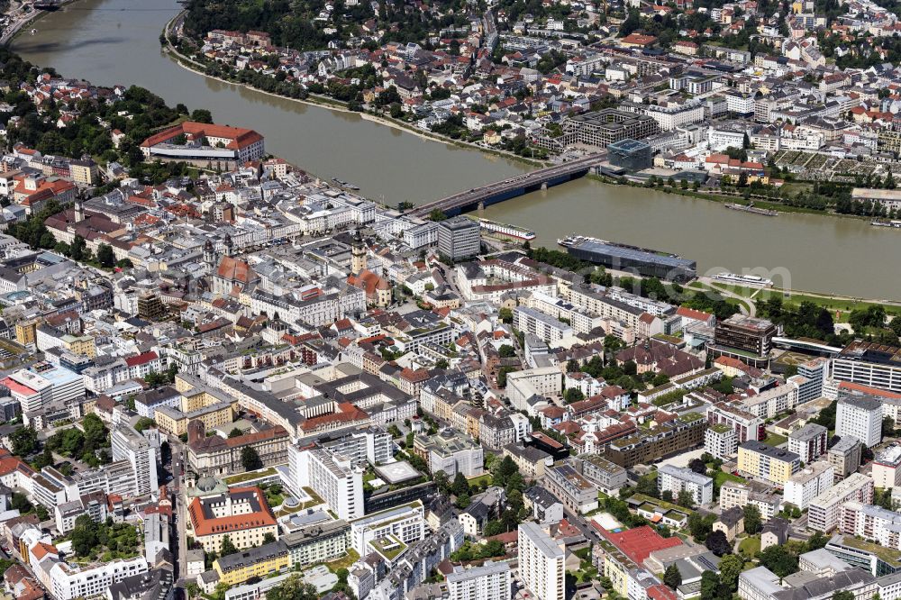 Linz from the bird's eye view: City center in the downtown area on the banks of river course of the river Danube in Linz in Oberoesterreich, Austria