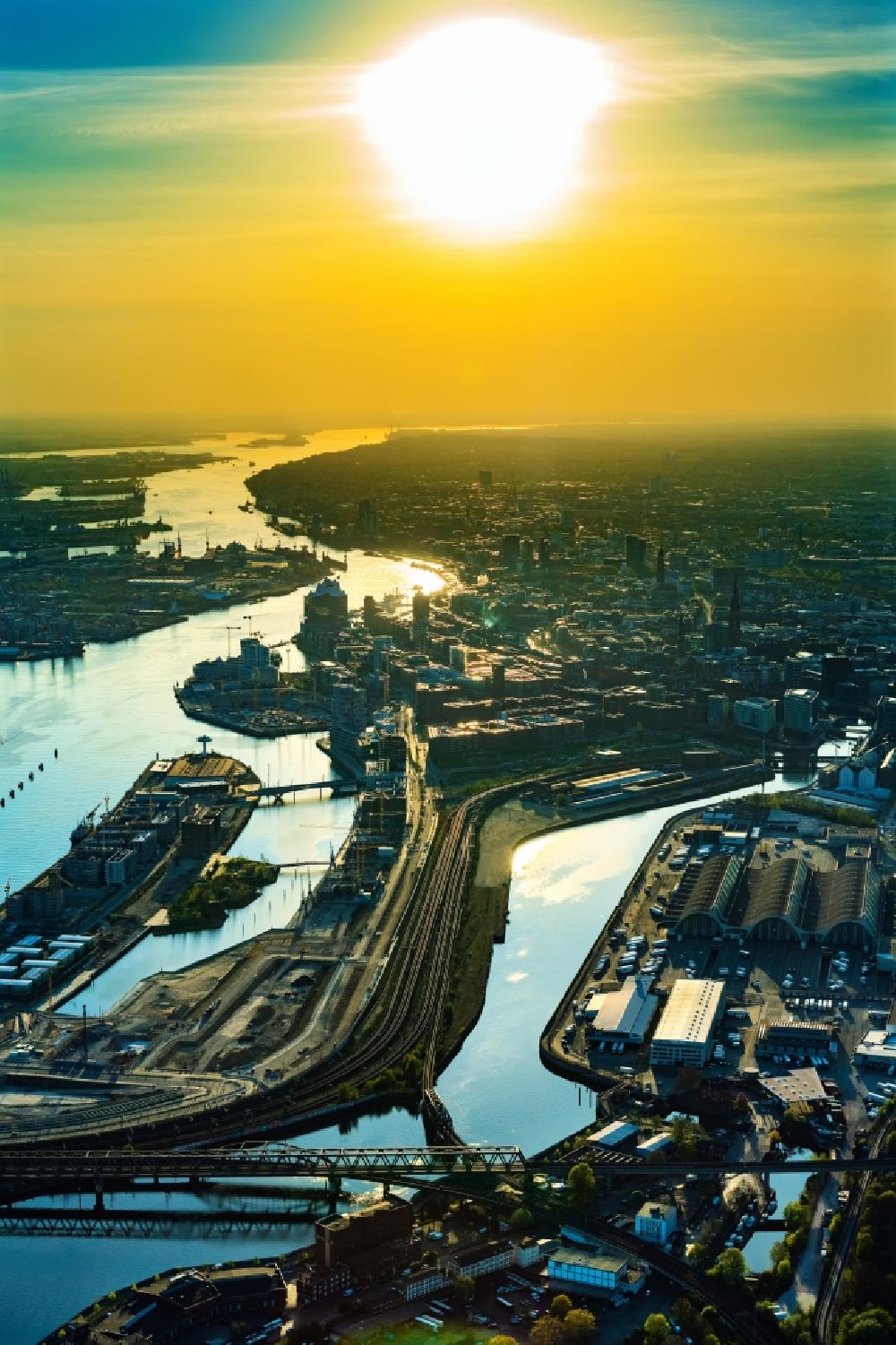 Hamburg from the bird's eye view: City center in the downtown area on the banks of river course of Elbe along the Versmannstrasse in the district HafenCity in Hamburg, Germany