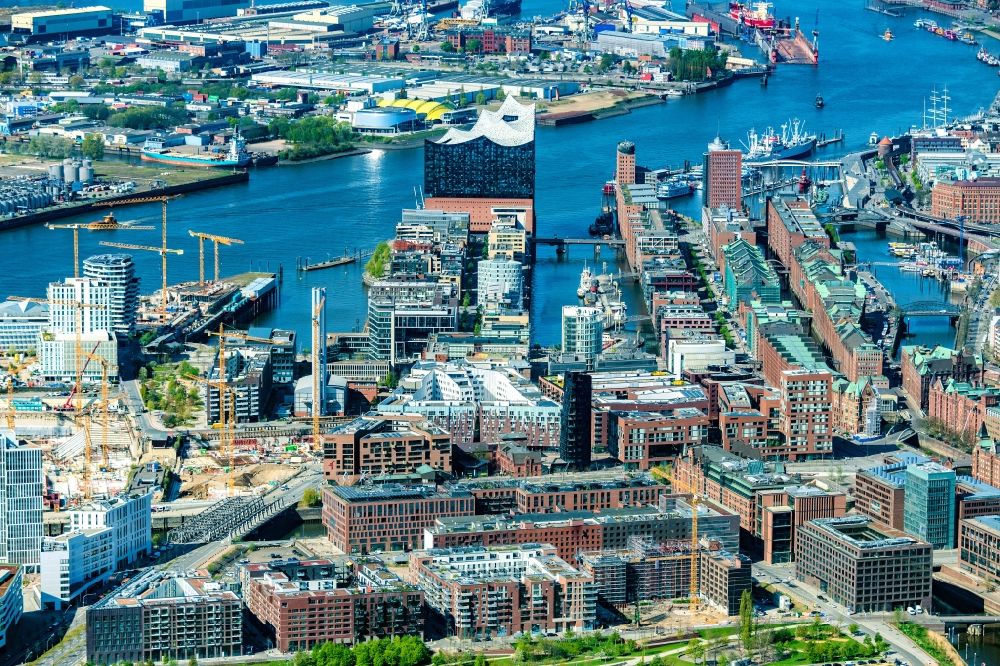 Aerial image Hamburg - City center in the downtown area on the banks of river course of the River Elbe in the district HafenCity in Hamburg, Germany
