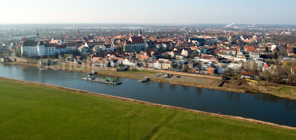 Aerial image Torgau - City center in the downtown area on the banks of river course of the River Elbe in Torgau in the state Saxony, Germany