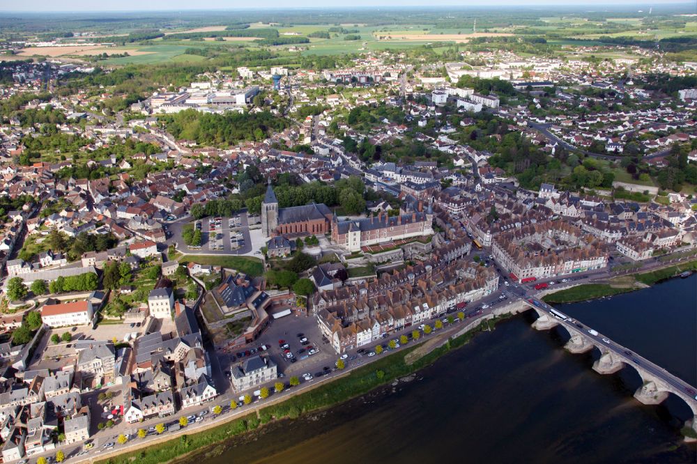 Aerial image Gien - City center in the downtown area on the banks of river course Loire in Gien in Centre-Val de Loire, France