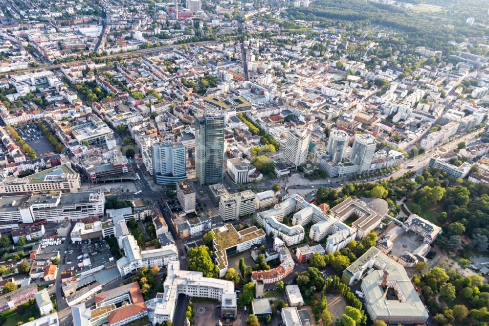 Aerial photograph Offenbach am Main - City center in the downtown area on the banks of river course of the Main river in Offenbach am Main in the state Hesse, Germany