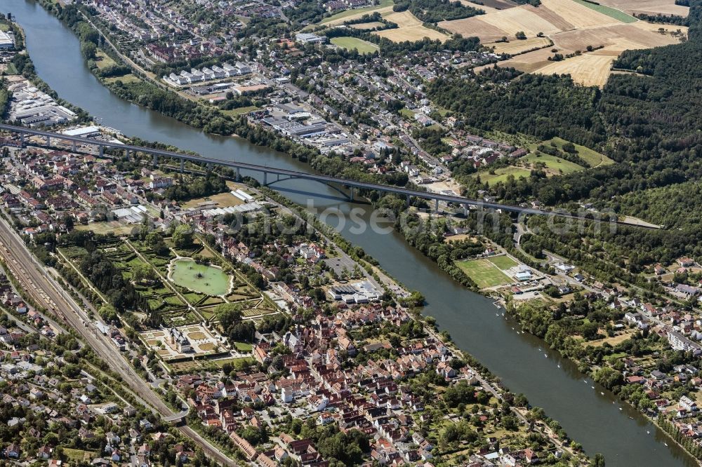 Aerial photograph Veitshöchheim - City center in the downtown area on the banks of river course of the Main river in Wuerzburg-Veitshoechheim in the state Bavaria, Germany
