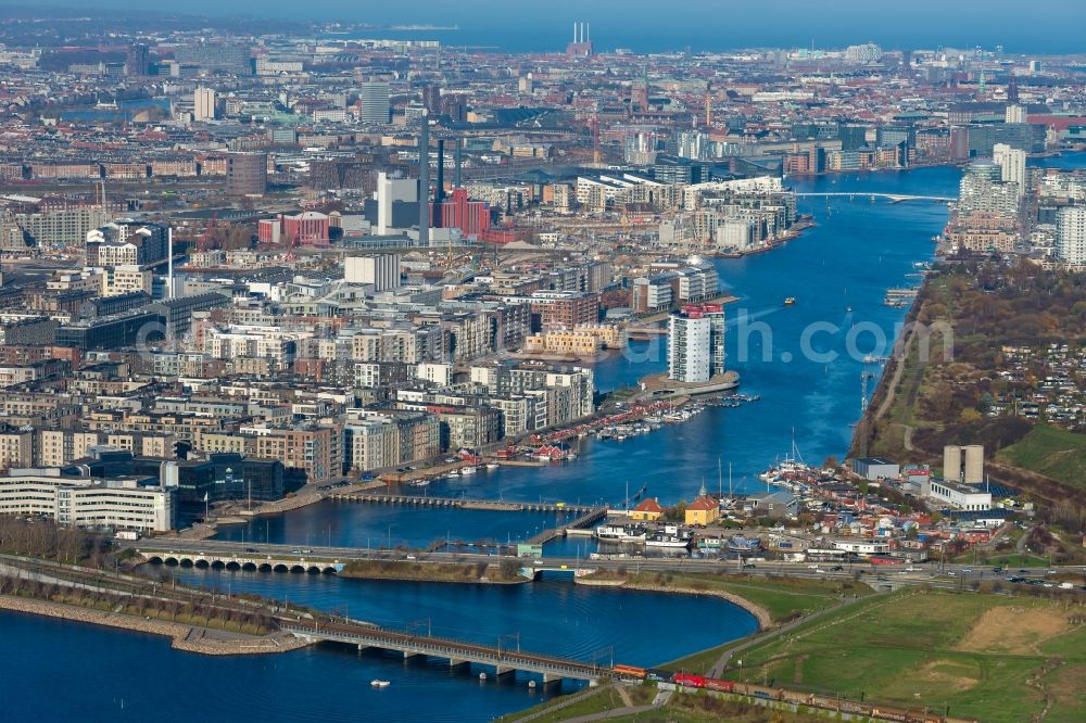 Aerial photograph Kopenhagen - City center in the downtown area on the banks of river course Sluselobet in the district Sydhavnen in Copenhagen in Region Hovedstaden, Denmark