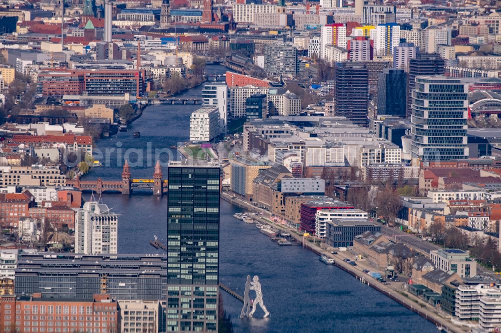Berlin from the bird's eye view: City center in the downtown area on the banks of river course of Spree River in the district Friedrichshain - Kreuzberg in Berlin, Germany