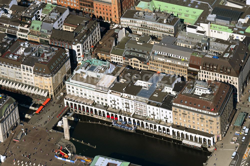 Aerial image Hamburg - City center in the downtown area on the banks of river course Kleine Alster in the district Neustadt in Hamburg, Germany