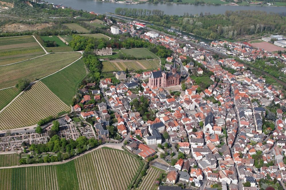 Oppenheim from the bird's eye view: City center to the Gotic St. Catherine ' s Church in Oppenheim in Rhineland-Palatinate