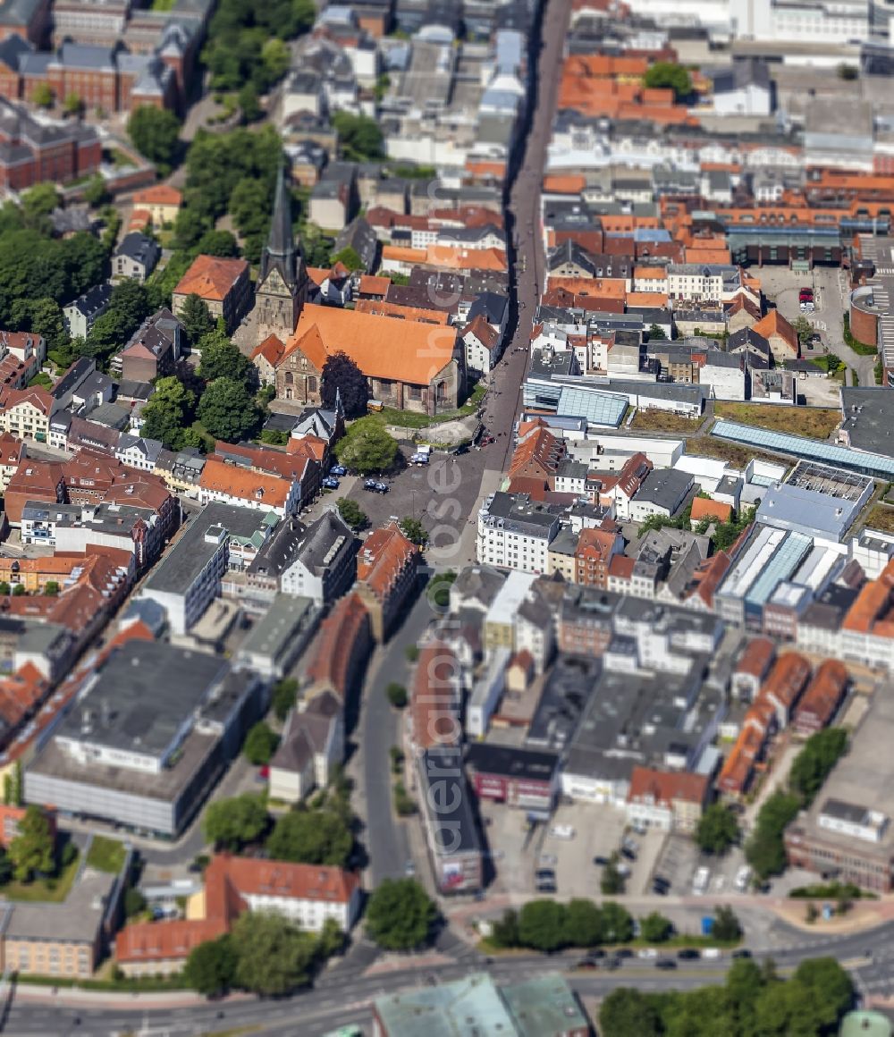 Flensburg from the bird's eye view: City centre with marketplace and pelican crossing in Flensburg in the federal state Schleswig-Holstein, Germany