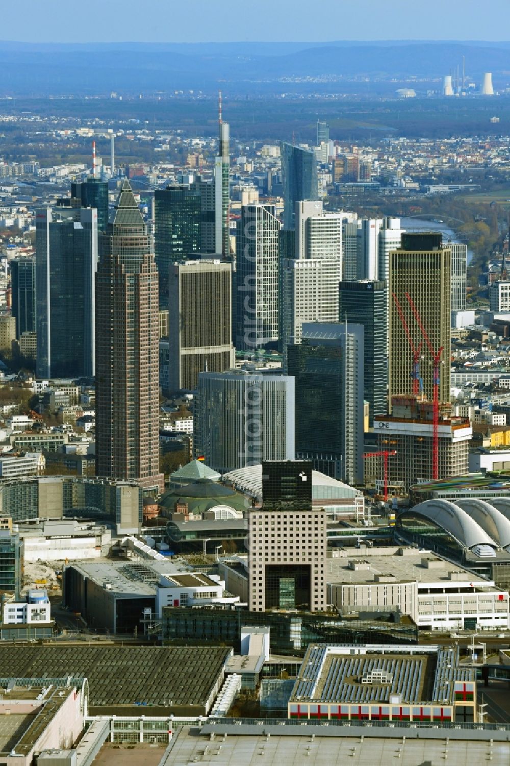 Aerial photograph Frankfurt am Main - City center with the skyline in the downtown area in Frankfurt in the state Hesse, Germany