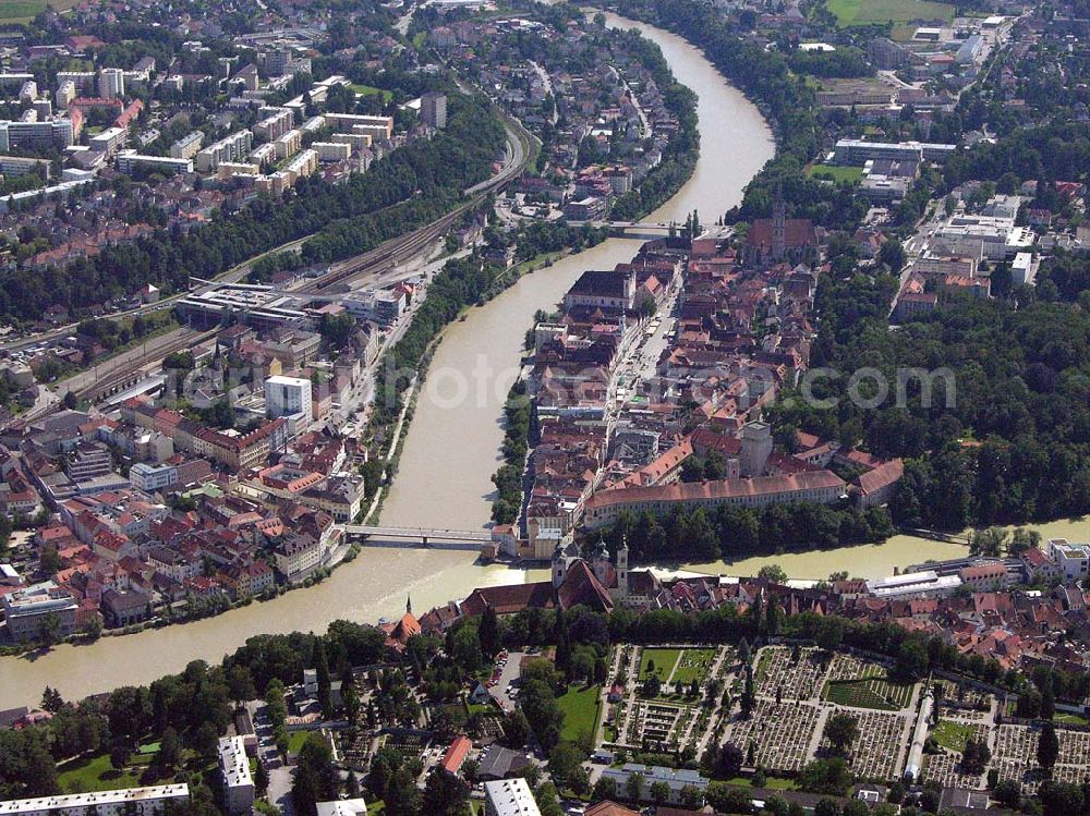 Aerial photograph Steyr - Blick auf das historische Stadtzentrum mit Schloss von Steyr und dem Zusammenfluss der beiden Flüsse Steyr und Enns in Österreich