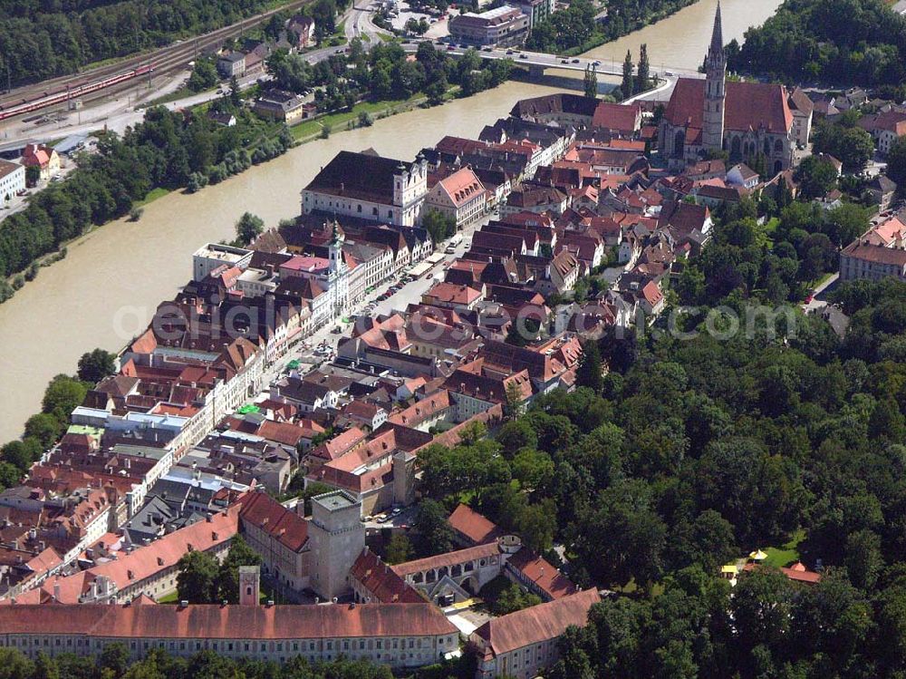 Steyr from the bird's eye view: Blick auf das historische Stadtzentrum mit Schloss von Steyr und dem Zusammenfluss der beiden Flüsse Steyr und Enns in Österreich