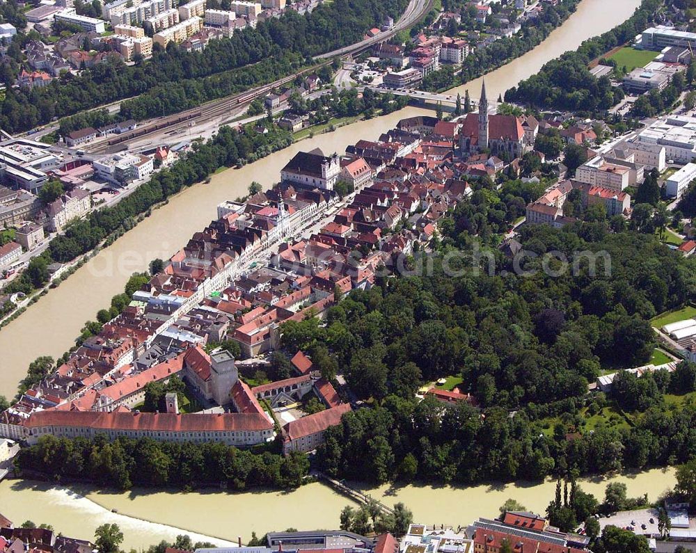 Aerial image Steyr - Blick auf das historische Stadtzentrum mit Schloss von Steyr und dem Zusammenfluss der beiden Flüsse Steyr und Enns in Österreich